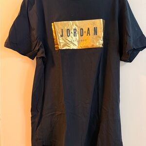 Air Jordan Black Graphic T-Shirt Gold Foil Logo “Jordan Est. 1985” – Men’s Large